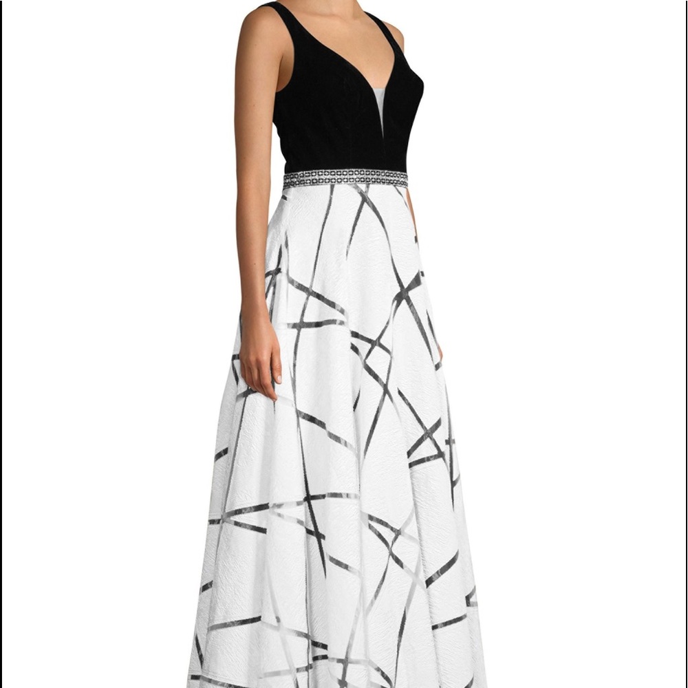 Basix Black/White Gown
